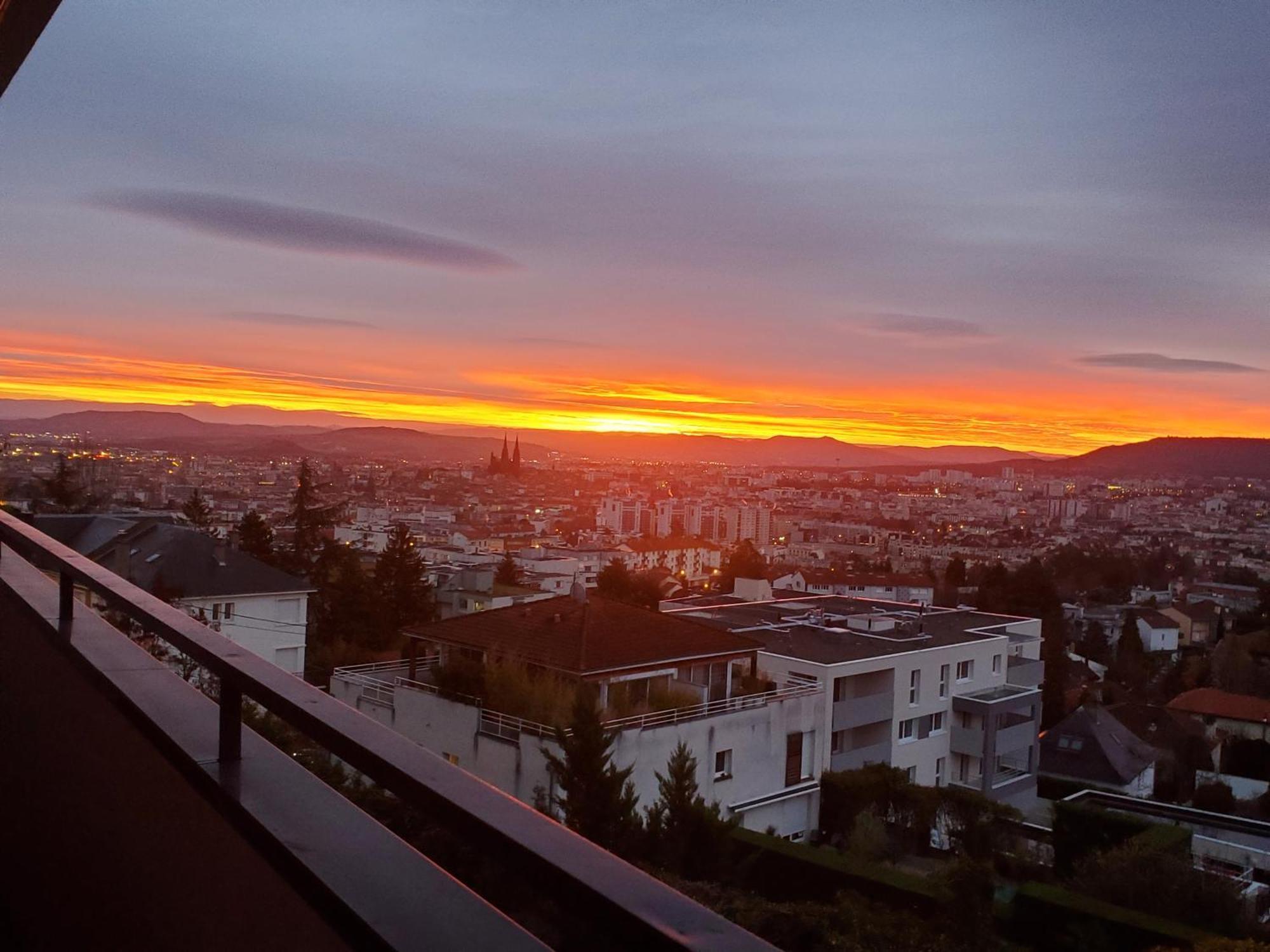 Entre Ville Et Nature - Les Hauts De Clermont Avec Garage Gratuit Екстериор снимка